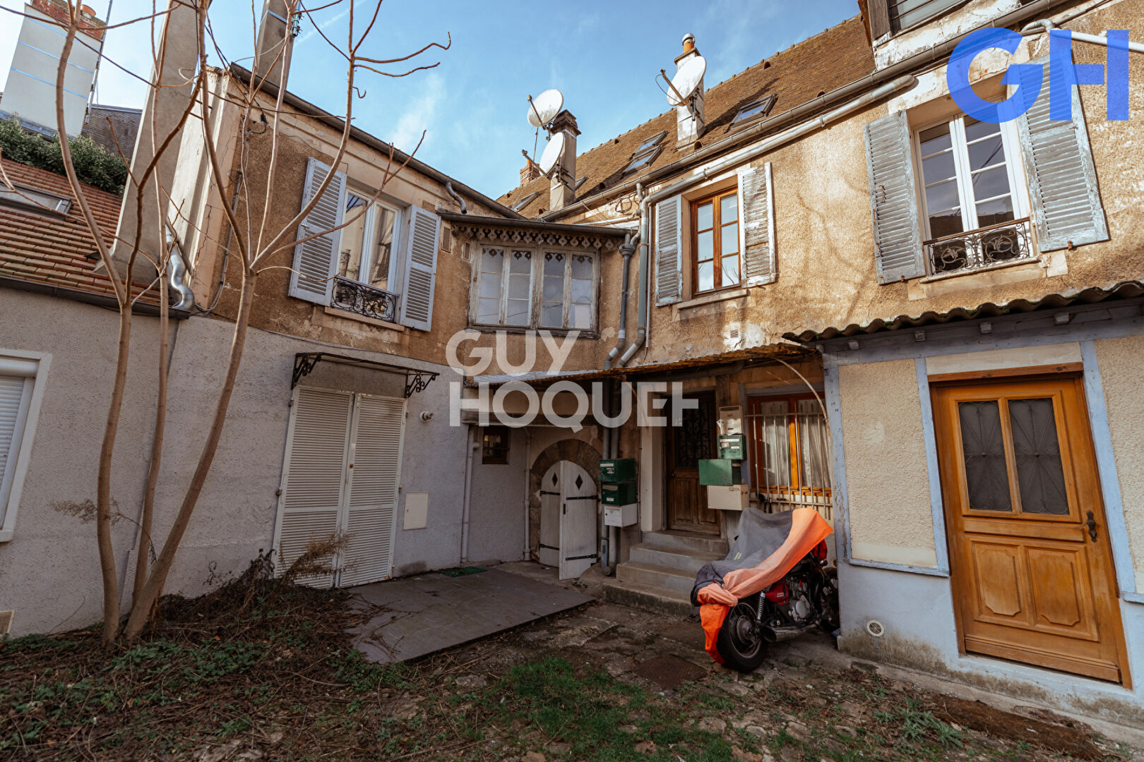 CHARMENT APPARTEMENT T2 (52m²) AU COEUR DE SOISY-SUR-SEINE