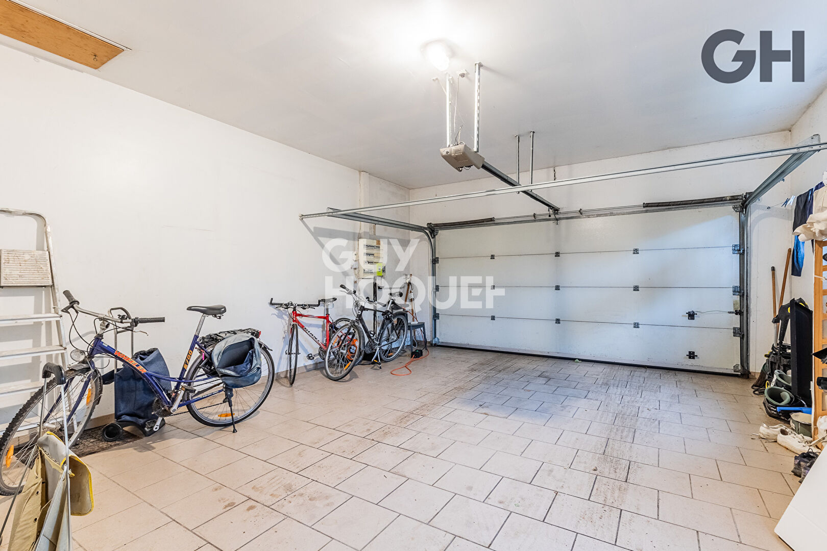 CHARMANTE MAISON DE PLAIN-PIED DE 5 PIECES (153.51 m²) À SOISY-SUR-SEINE