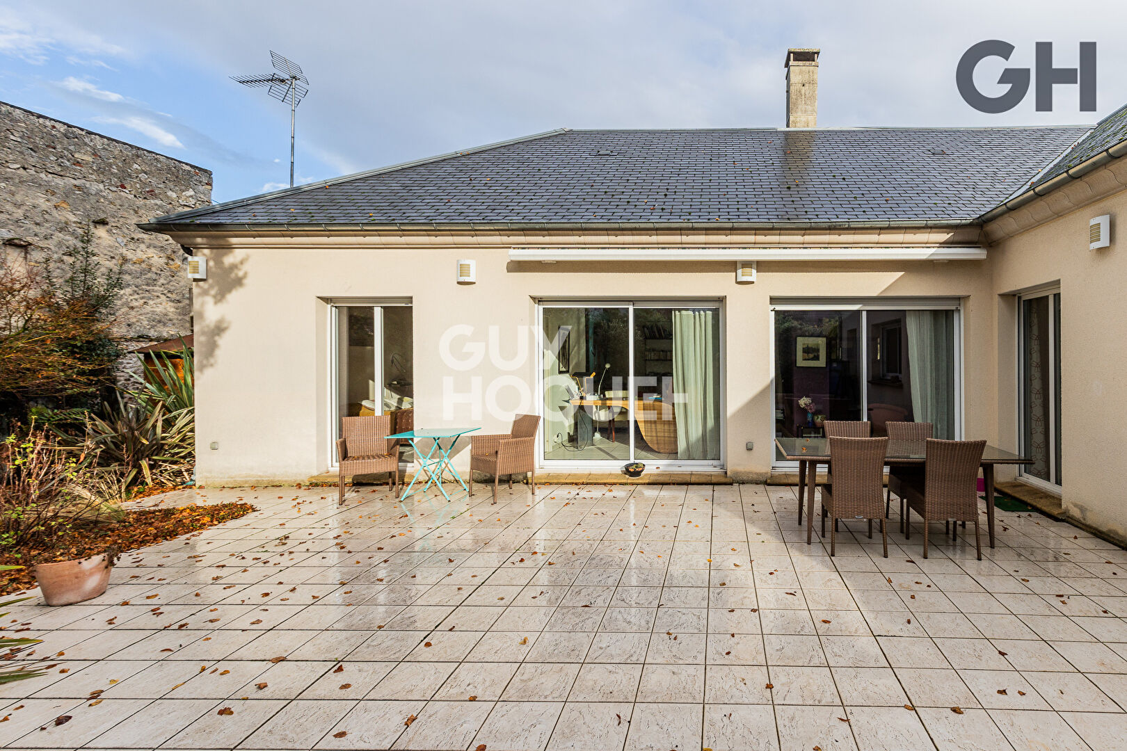 CHARMANTE MAISON DE PLAIN-PIED DE 5 PIECES (153.51 m²) À SOISY-SUR-SEINE