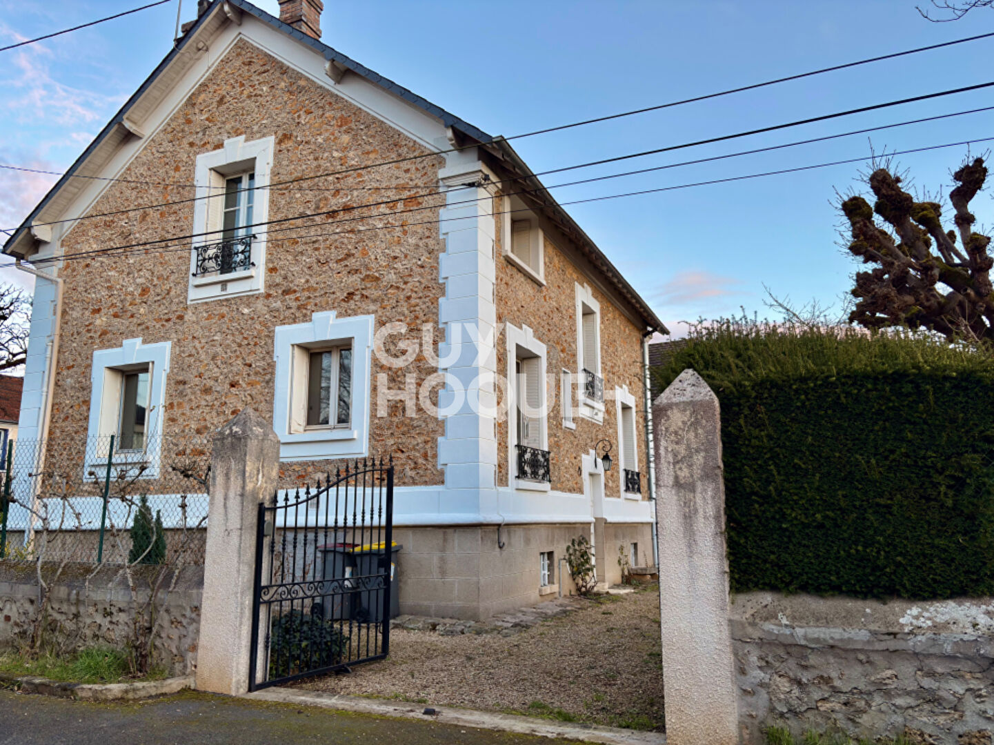 MAISON DE CARACTÈRE EN MEULIÈRE DE 133m² À SOISY-SUR-SEINE