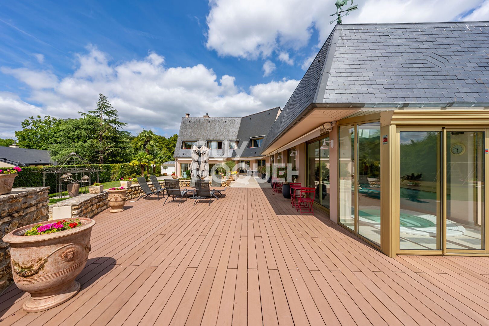 PROPRIETE D'EXCEPTION DE 9 PIECES (313m²) À ETIOLLES