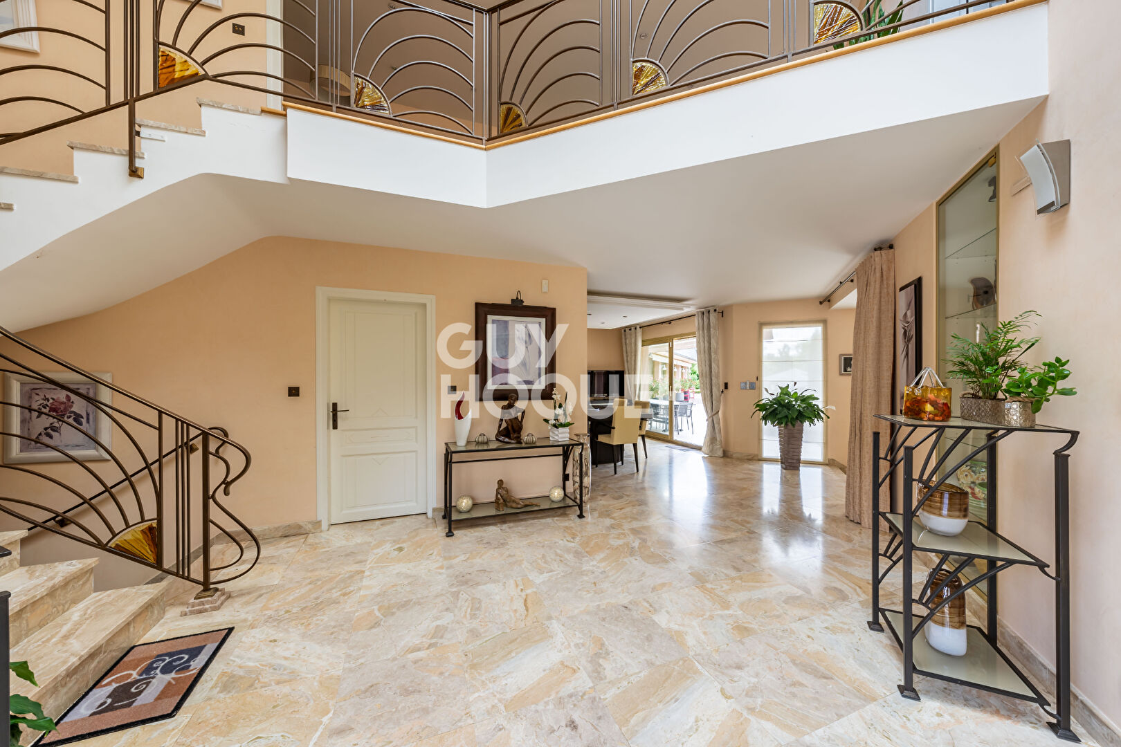 PROPRIETE D'EXCEPTION DE 9 PIECES (313m²) À ETIOLLES