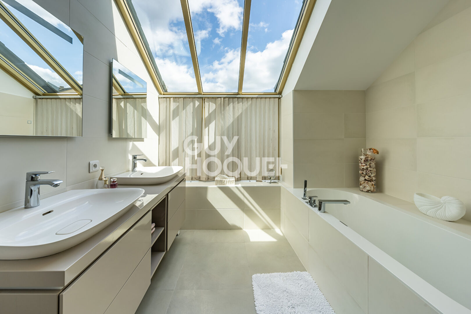 PROPRIETE D'EXCEPTION DE 9 PIECES (313m²) À ETIOLLES