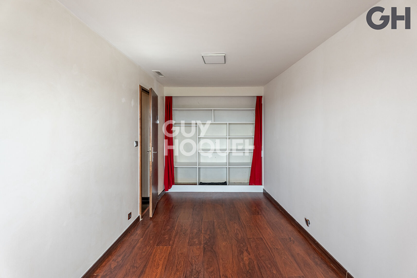 CHARMANTE MAISON AVEC SOUS-SOL DE 6 PIECES ( environ 196 m²) À SAINTRY-SUR-SEINE