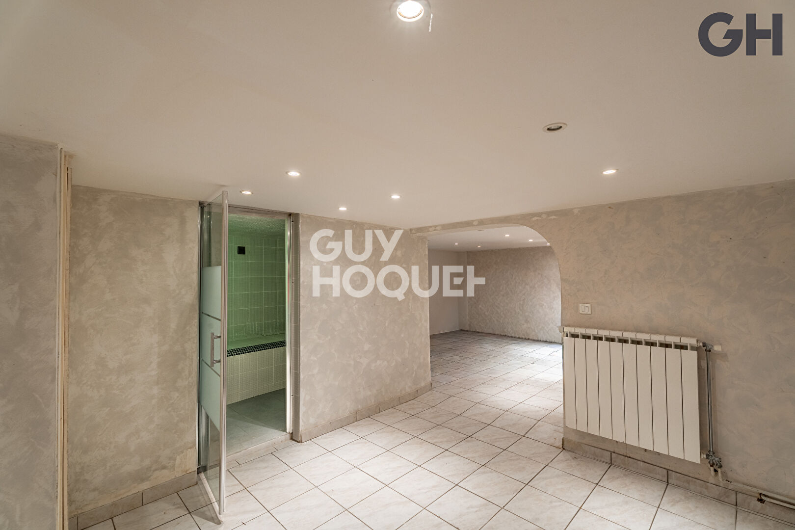 CHARMANTE MAISON AVEC SOUS-SOL DE 6 PIECES ( environ 196 m²) À SAINTRY-SUR-SEINE