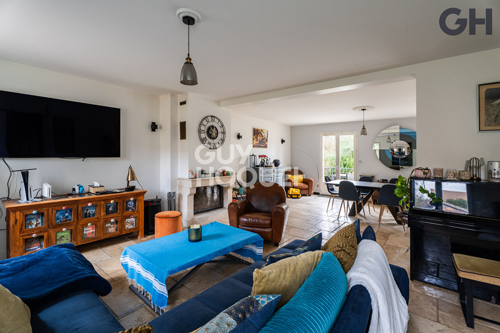 CHARMANTE MAISON AVEC SOUS-SOL DE 6 PIECES ( environ 138m²) À SOISY-SUR-SEINE