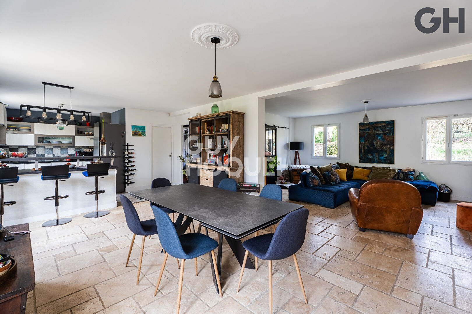 CHARMANTE MAISON AVEC SOUS-SOL DE 6 PIECES ( environ 138m²) À SOISY-SUR-SEINE