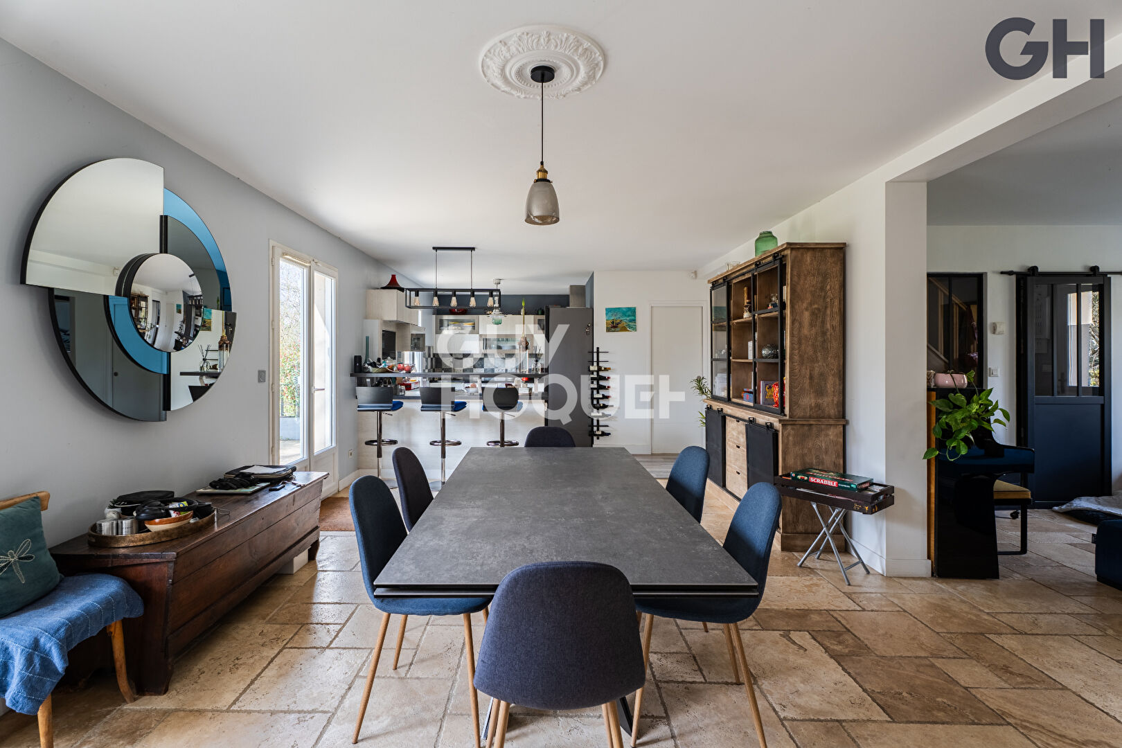 CHARMANTE MAISON AVEC SOUS-SOL DE 6 PIECES ( environ 138m²) À SOISY-SUR-SEINE