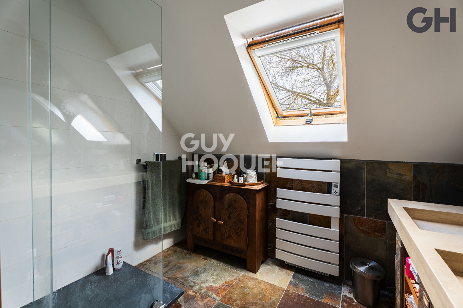 CHARMANTE MAISON AVEC SOUS-SOL DE 6 PIECES ( environ 138m²) À SOISY-SUR-SEINE