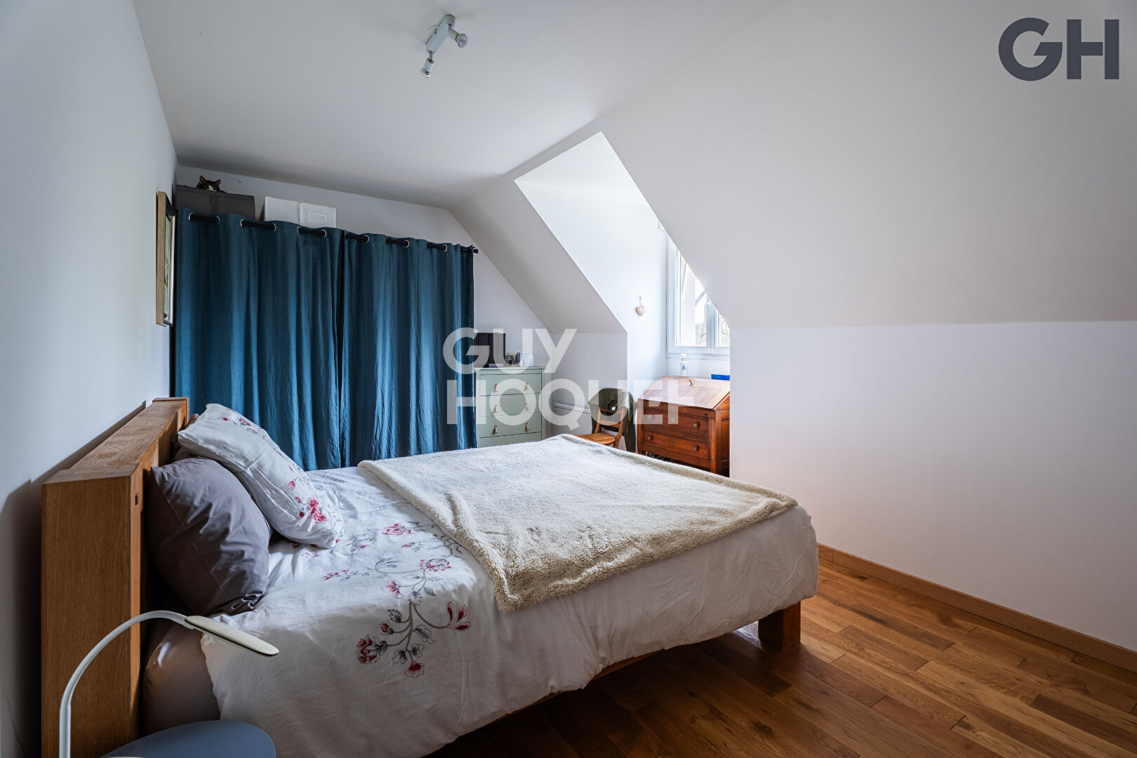 CHARMANTE MAISON AVEC SOUS-SOL DE 6 PIECES ( environ 138m²) À SOISY-SUR-SEINE