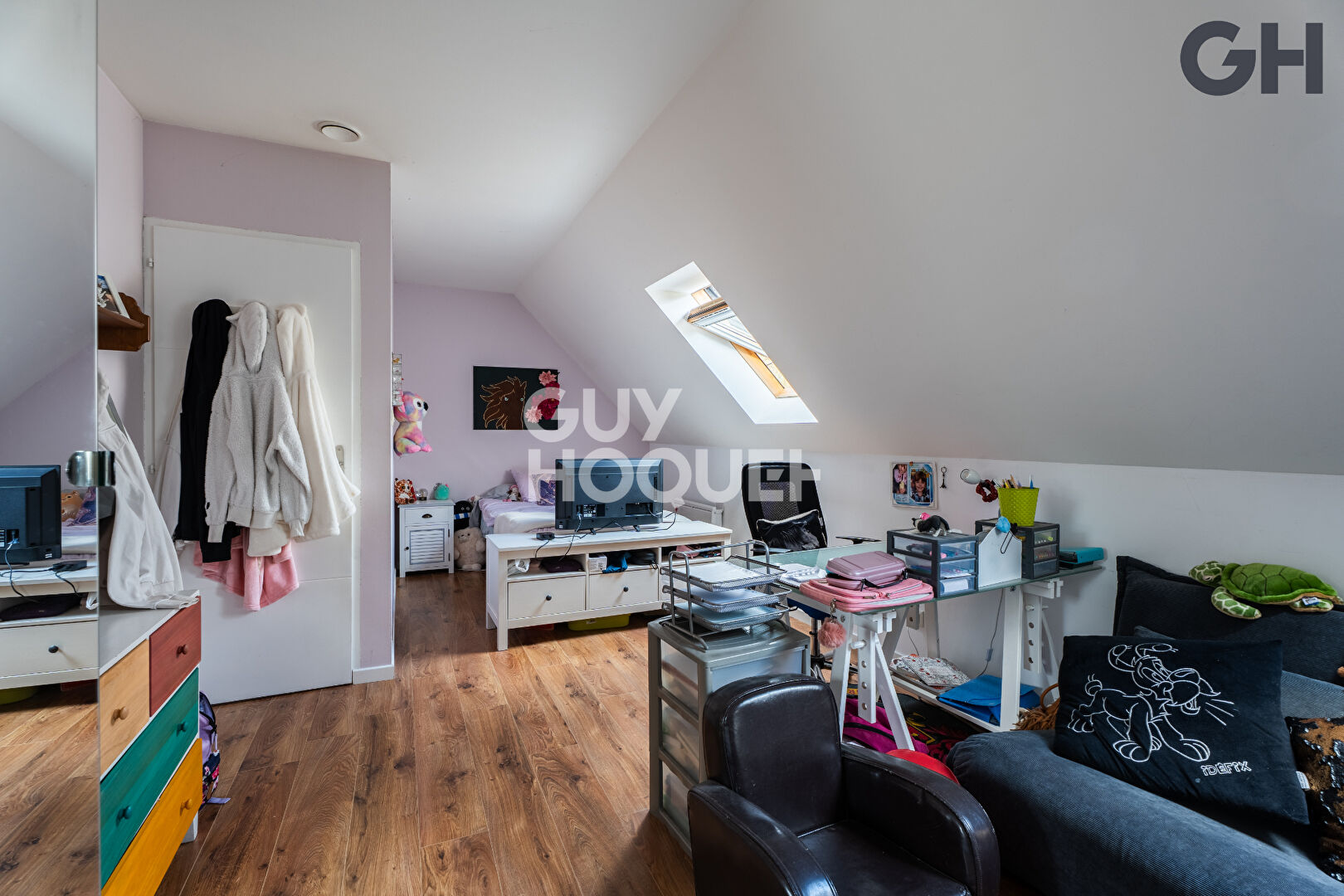 CHARMANTE MAISON AVEC SOUS-SOL DE 6 PIECES ( environ 138m²) À SOISY-SUR-SEINE