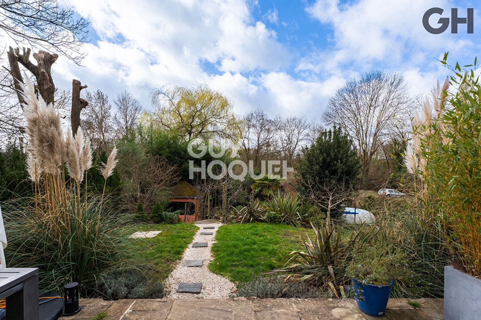 CHARMANTE MAISON AVEC SOUS-SOL DE 6 PIECES ( environ 138m²) À SOISY-SUR-SEINE