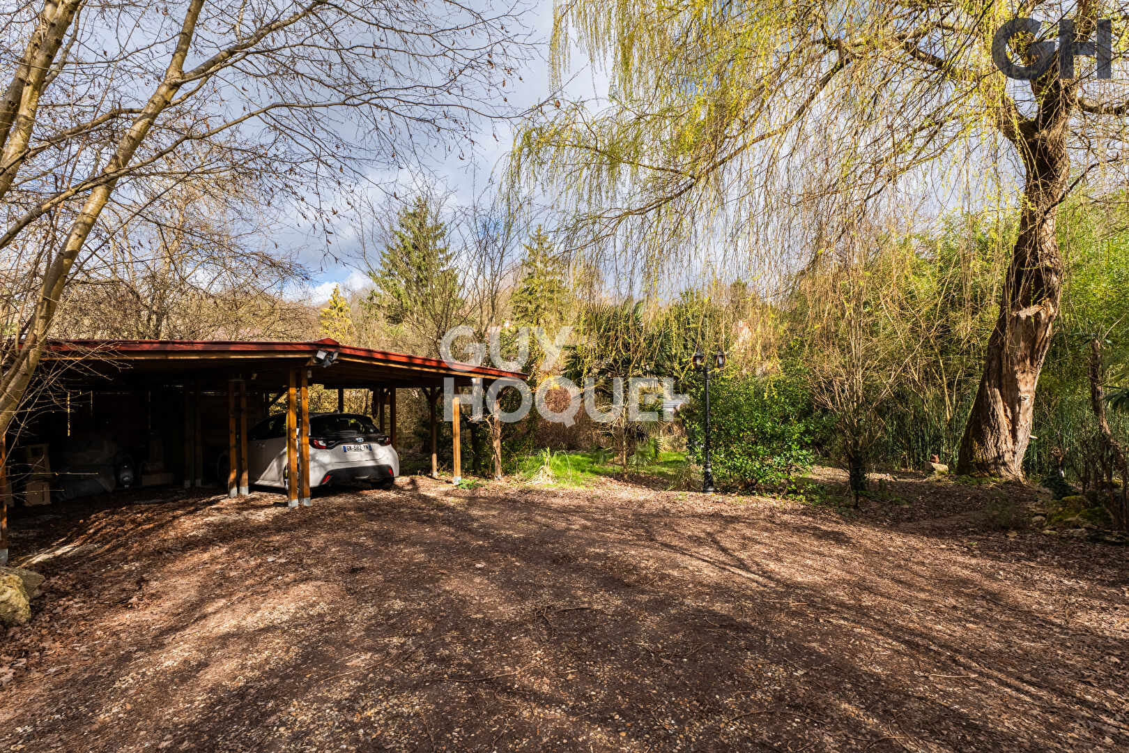 CHARMANTE MAISON AVEC SOUS-SOL DE 6 PIECES ( environ 138m²) À SOISY-SUR-SEINE