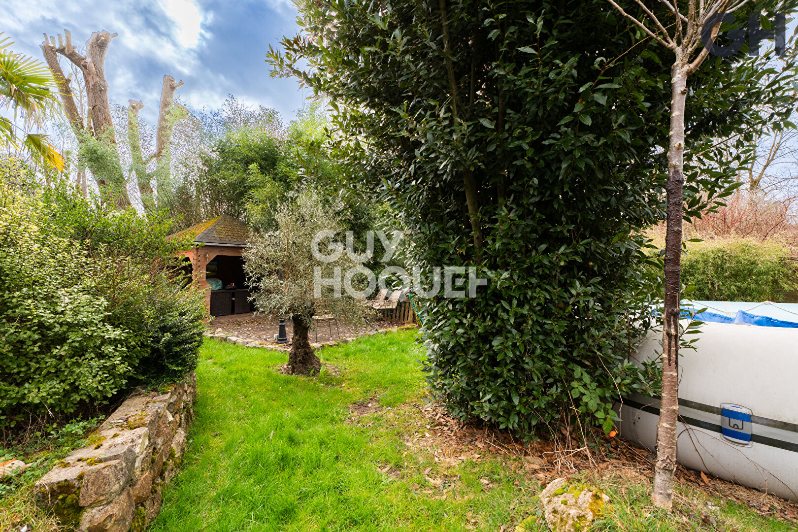 CHARMANTE MAISON AVEC SOUS-SOL DE 6 PIECES ( environ 138m²) À SOISY-SUR-SEINE