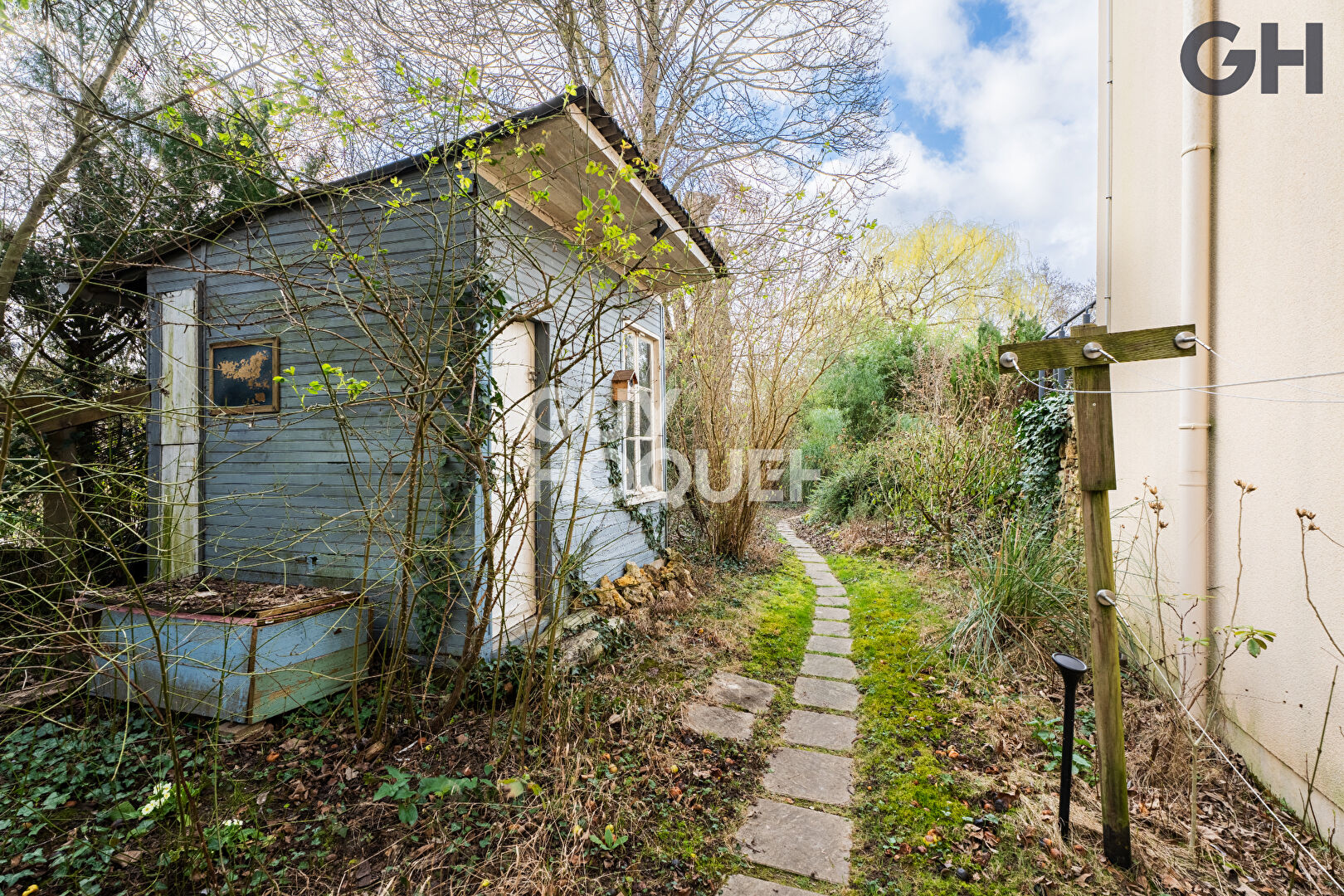 CHARMANTE MAISON AVEC SOUS-SOL DE 6 PIECES ( environ 138m²) À SOISY-SUR-SEINE