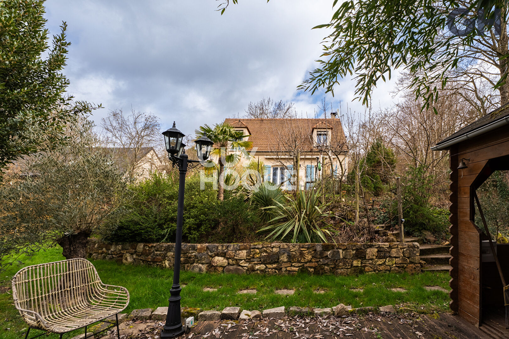 CHARMANTE MAISON AVEC SOUS-SOL DE 6 PIECES ( environ 138m²) À SOISY-SUR-SEINE