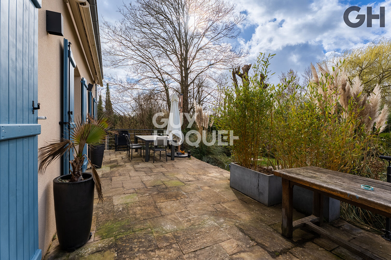 CHARMANTE MAISON AVEC SOUS-SOL DE 6 PIECES ( environ 138m²) À SOISY-SUR-SEINE