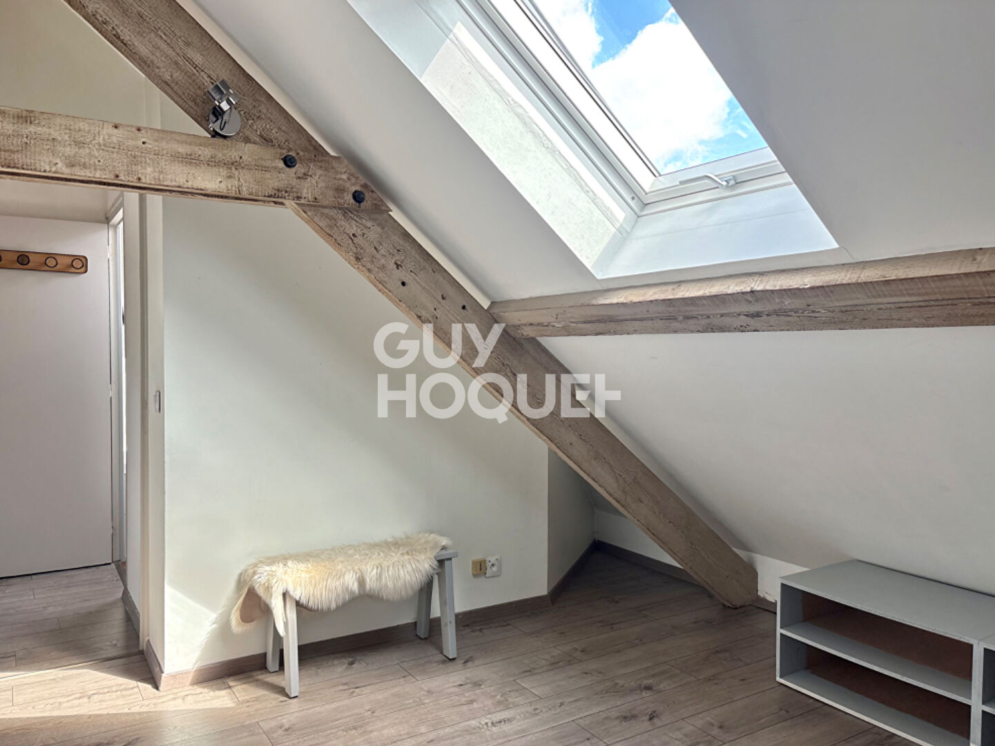 APPARTEMENT 3 PIÈCES MEUBLÉ AVEC PARKING À SOISY-SUR-SEINE