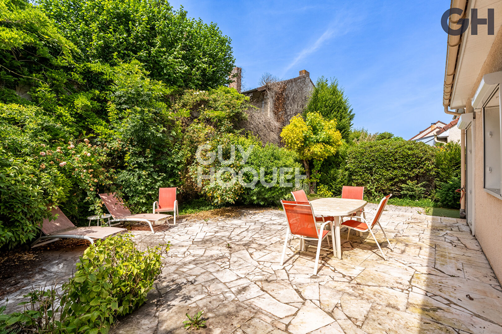 CHARMANTE MAISON DE 5 PIECES  (109.78 m²)  À SOISY-SUR-SEINE