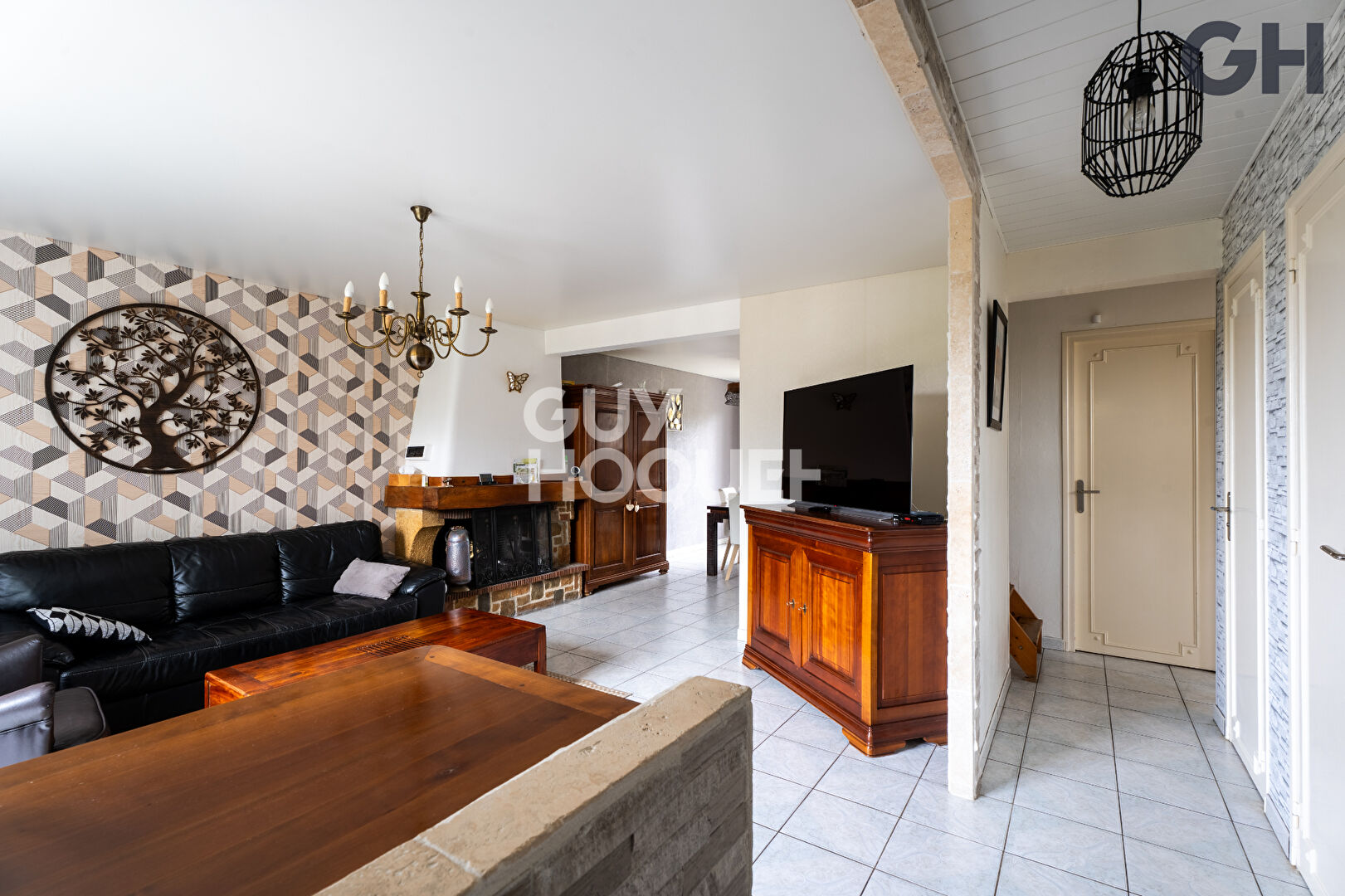 CHARMANTE MAISON SUR SOUS-SOL TOTAL DE 5 PIECES À SOISY-SUR-SEINE
