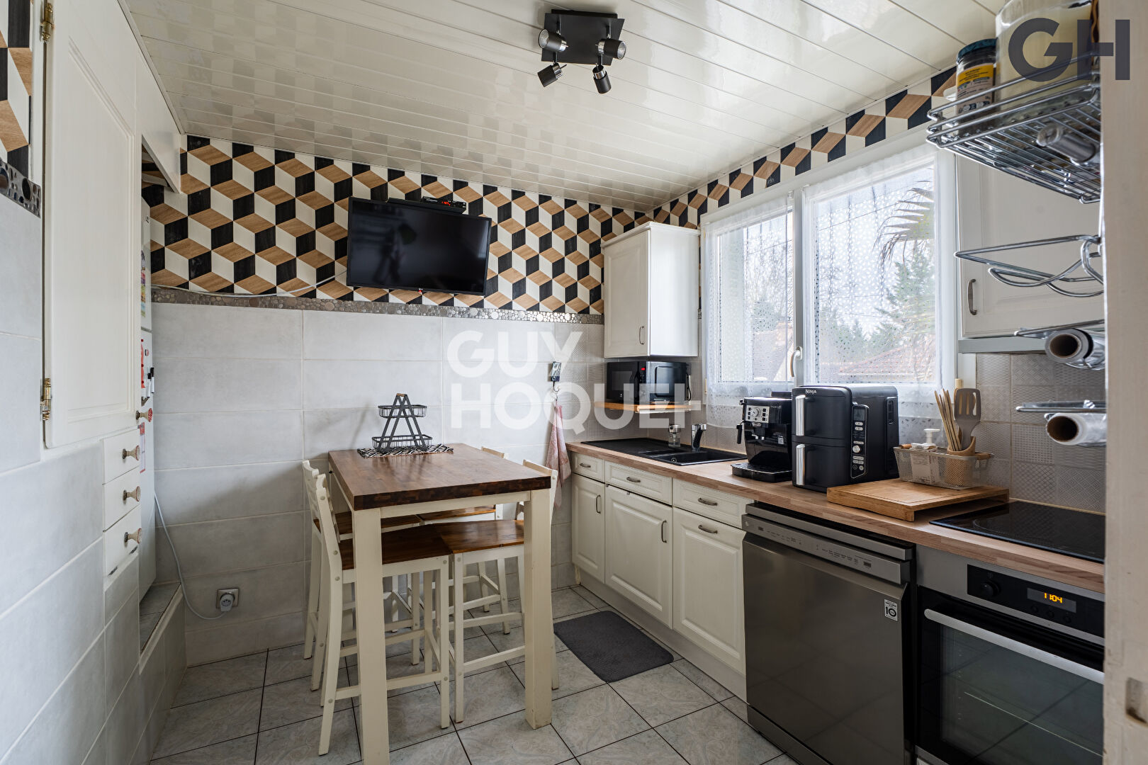 CHARMANTE MAISON SUR SOUS-SOL TOTAL DE 5 PIECES À SOISY-SUR-SEINE