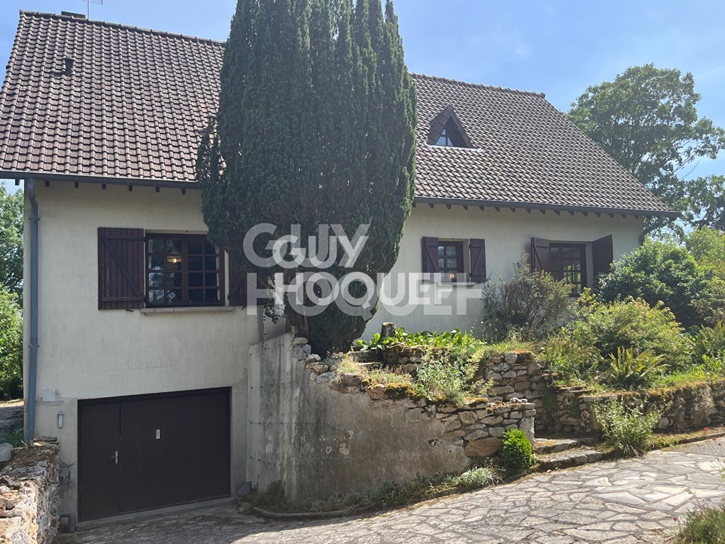 MAISON FAMILIALE SUR SOUS-SOL TOTAL DE 7 PIECES (179.5 m²) À ETIOLLES