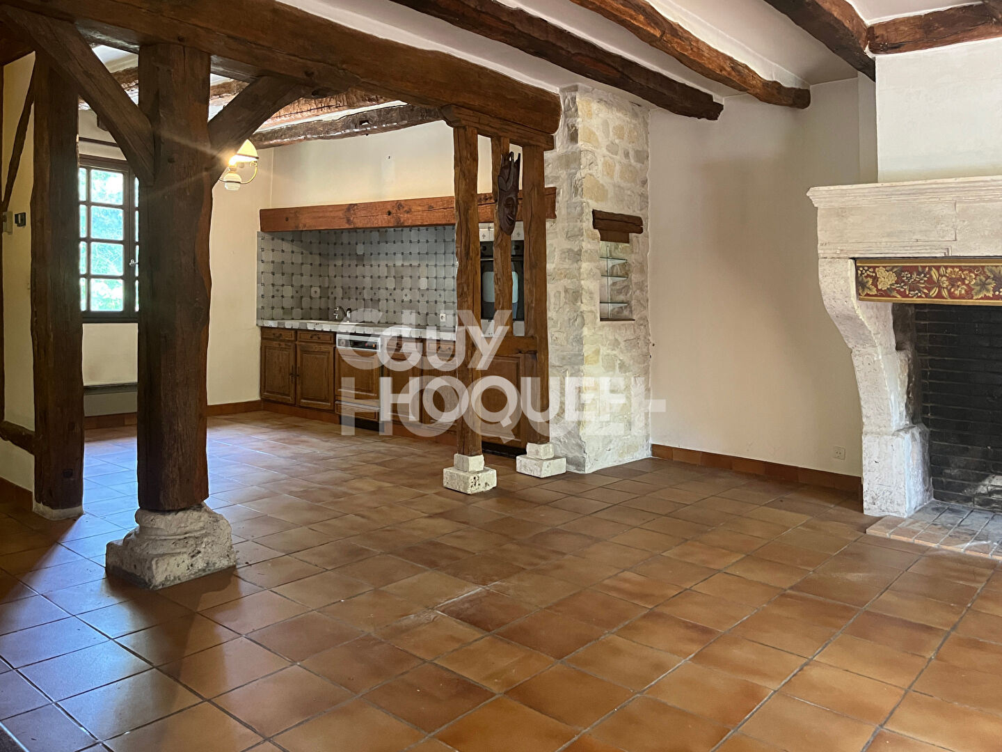 MAISON FAMILIALE SUR SOUS-SOL TOTAL DE 7 PIECES (179.5 m²) À ETIOLLES
