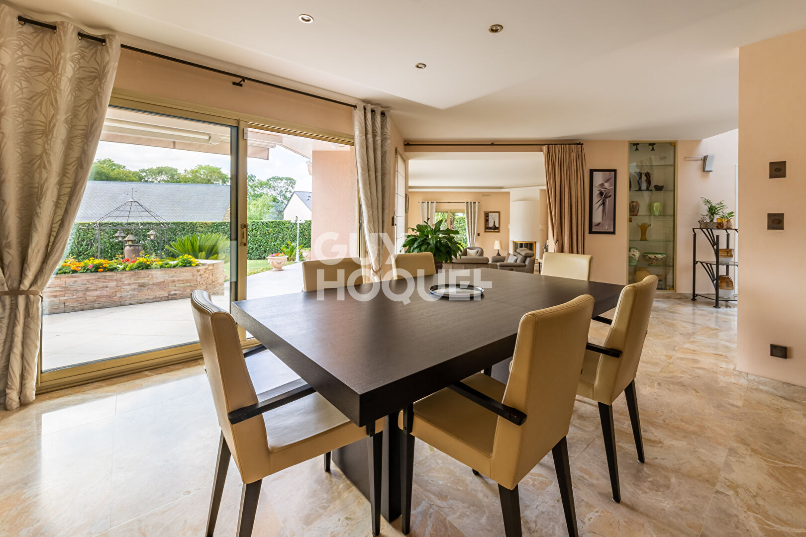 MAGNIFIQUE PROPRIETE DE 9 PIECES (313m²) À ETIOLLES