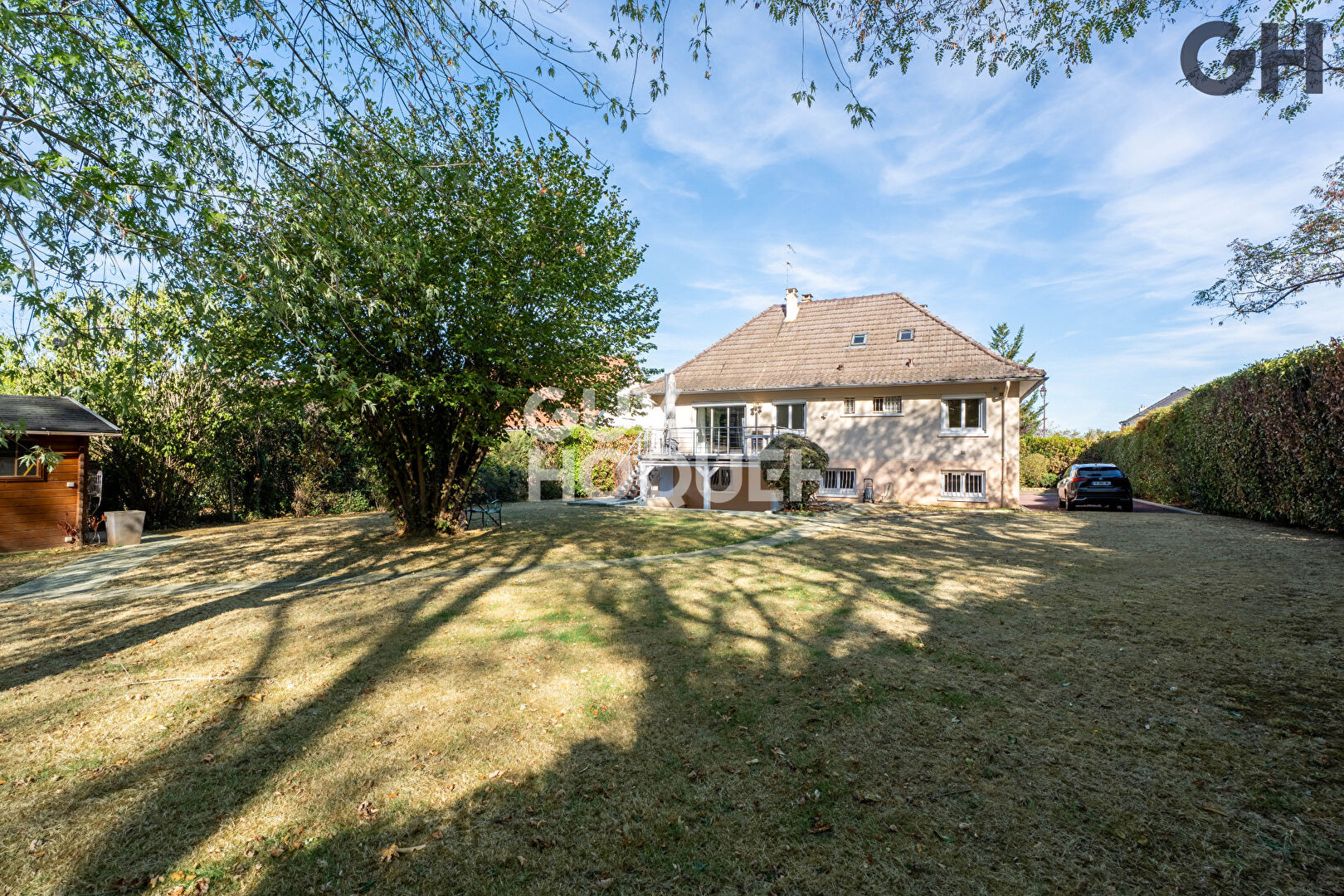 CHARMANTE MAISON FAMILIALE AVEC SOUS-SOL DE 6 PIECES (125.50 m²) À ETIOLLES