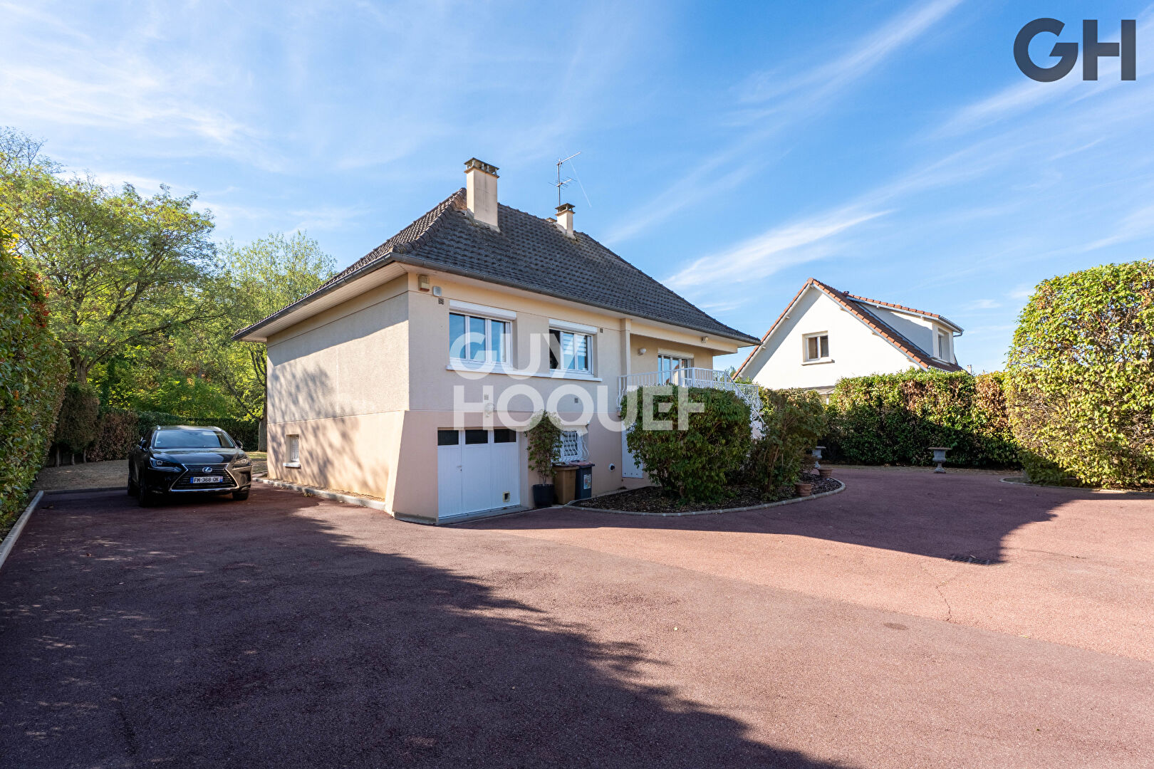 CHARMANTE MAISON FAMILIALE AVEC SOUS-SOL DE 6 PIECES (125.50 m²) À ETIOLLES