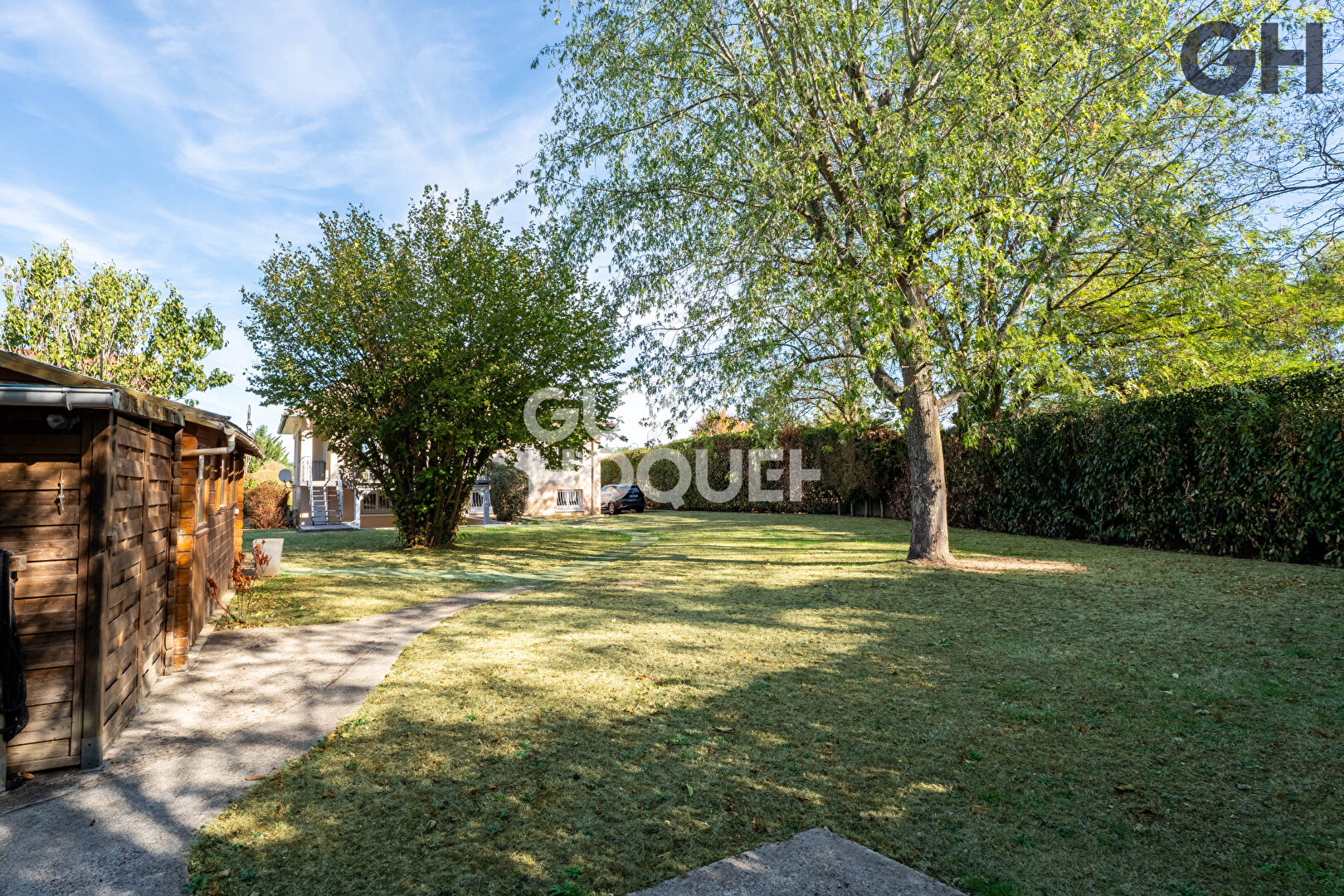 CHARMANTE MAISON FAMILIALE AVEC SOUS-SOL DE 6 PIECES (125.50 m²) À ETIOLLES
