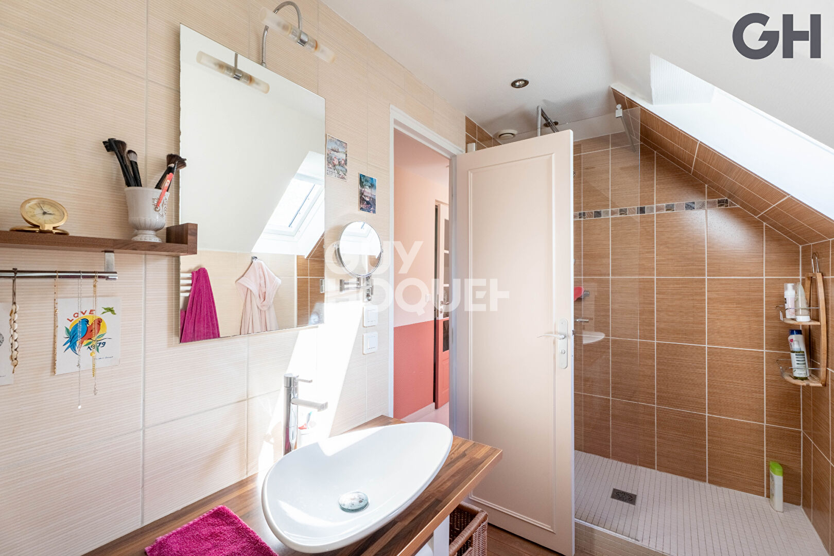 CHARMANTE MAISON FAMILIALE AVEC SOUS-SOL DE 6 PIECES (125.50 m²) À ETIOLLES