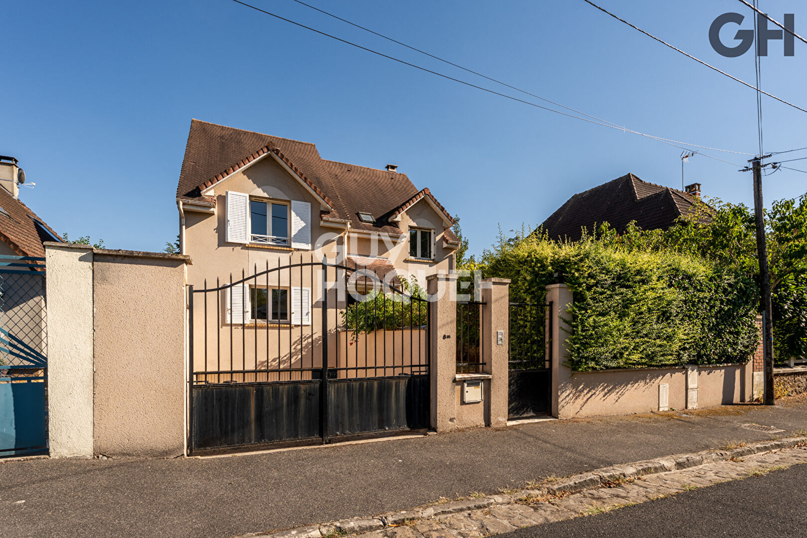 MAISON FAMILIALE AVEC SOUS-SOL DE 7 PIECES (173 m²) à SOISY-SUR-SEINE