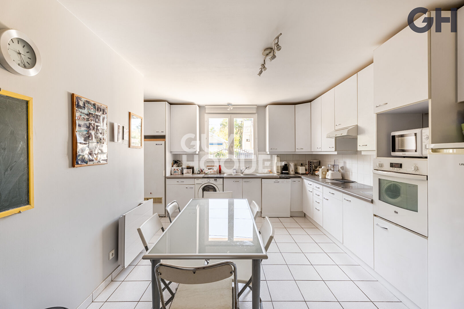 MAISON FAMILIALE AVEC SOUS-SOL DE 7 PIECES (173 m²) à SOISY-SUR-SEINE