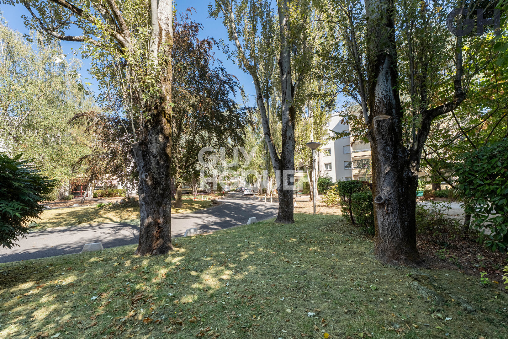 APPARTEMENT DE 4 PIÈCES (77.38m²) AVEC PARKING ET BOX À EVRY COURCOURONNES