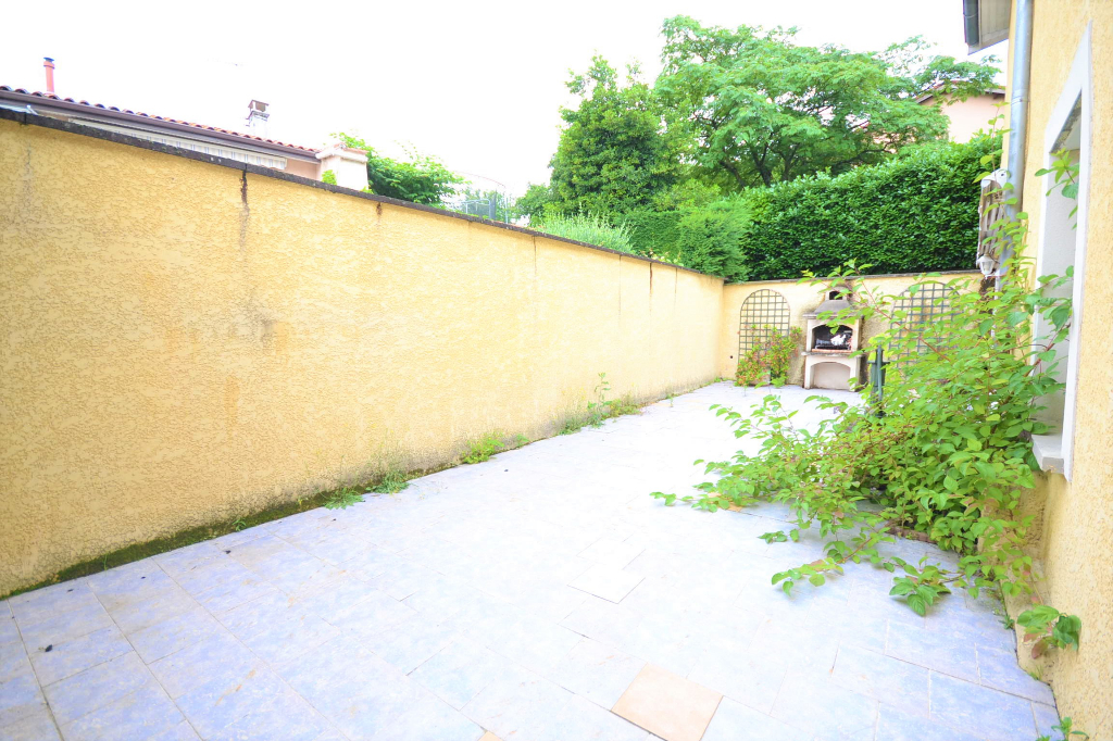 Rez de jardin de 130 m², 4 chambres, à St Genis laval centre