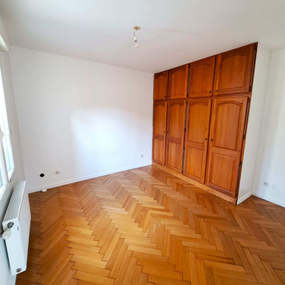 Rez de jardin de 125m², 4 chambres, à St Genis laval centre