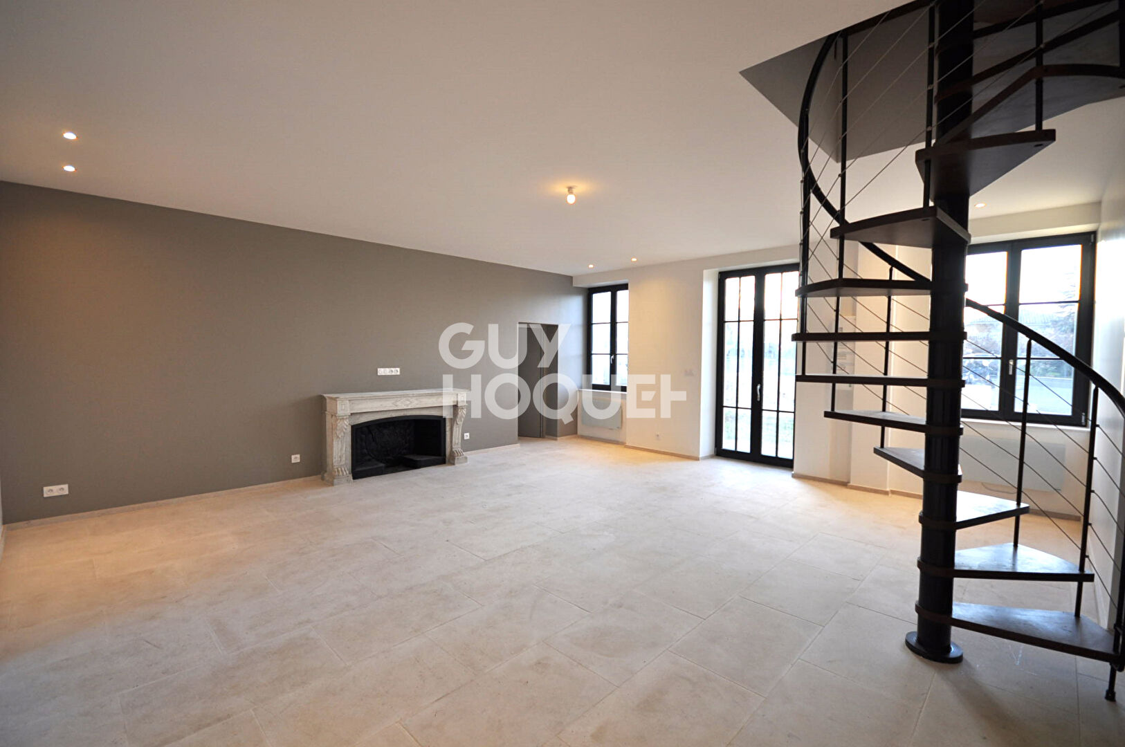 Magnifique T4 en duplex RDJ refait à neuf à Chaponost