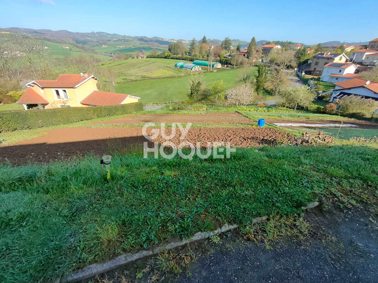 Terrain de 1574 m² à Saint Martin en Haut centre