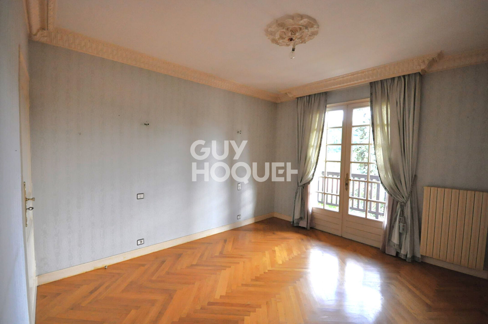 Maison à Saint Symphorien Sur Coise de 198 m² sur un terrain de 1054 m²