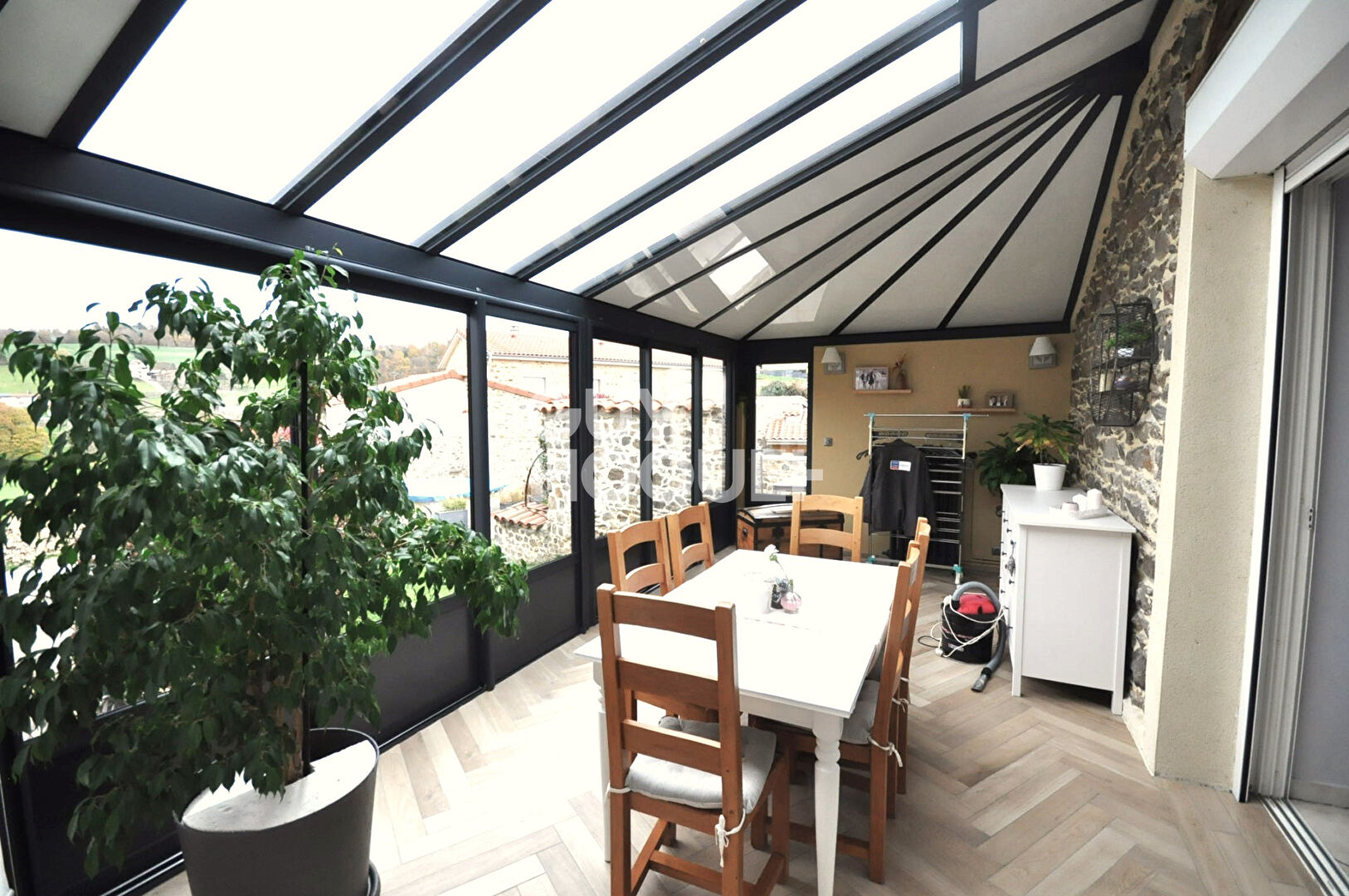 Maison à Grammond de 181 m²  sur une parcelle de 637 m²