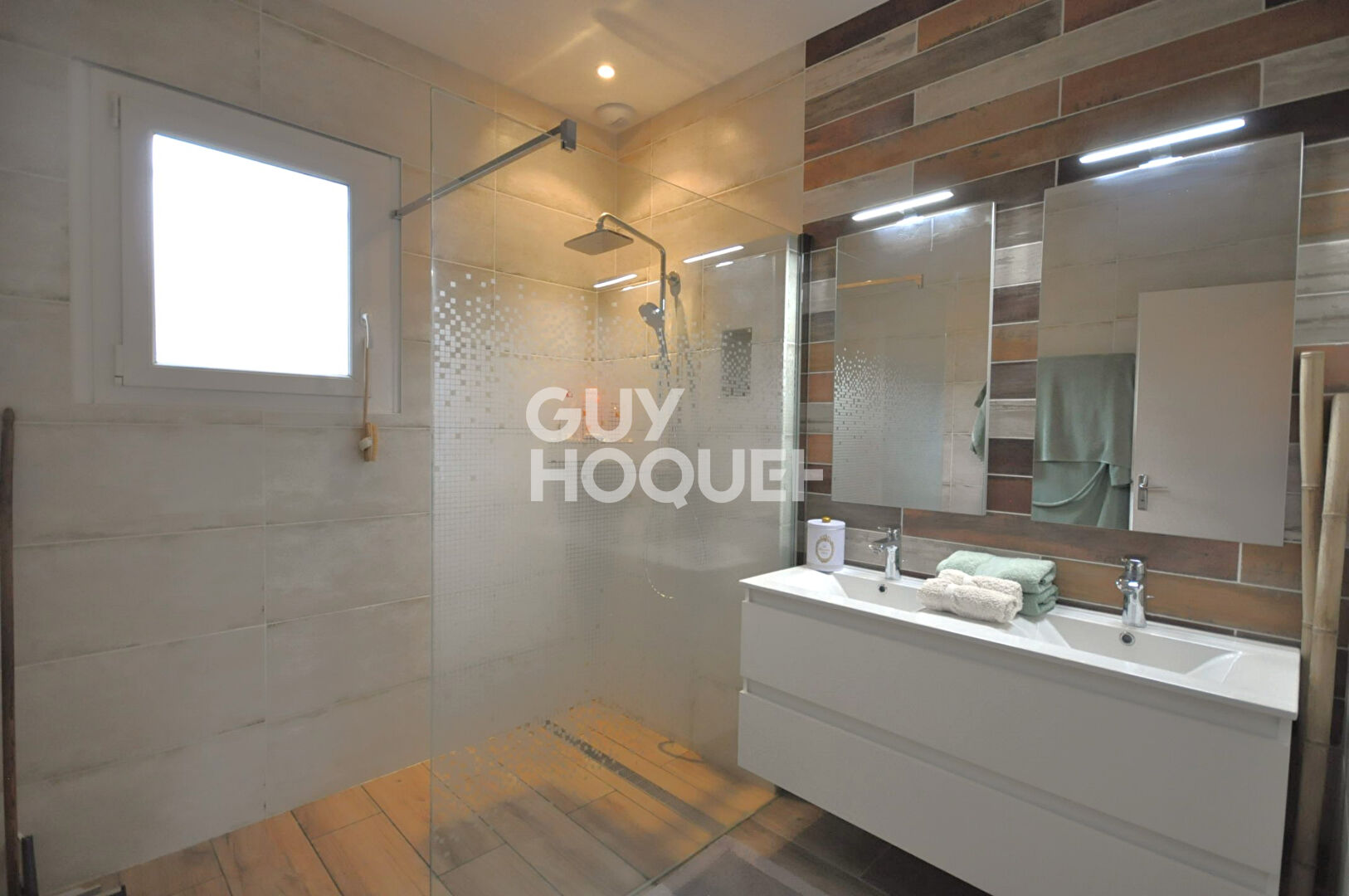 Maison à Saint Martin en Haut de 9 pièces, 165 m2 sur une parcelle de 1004 m²