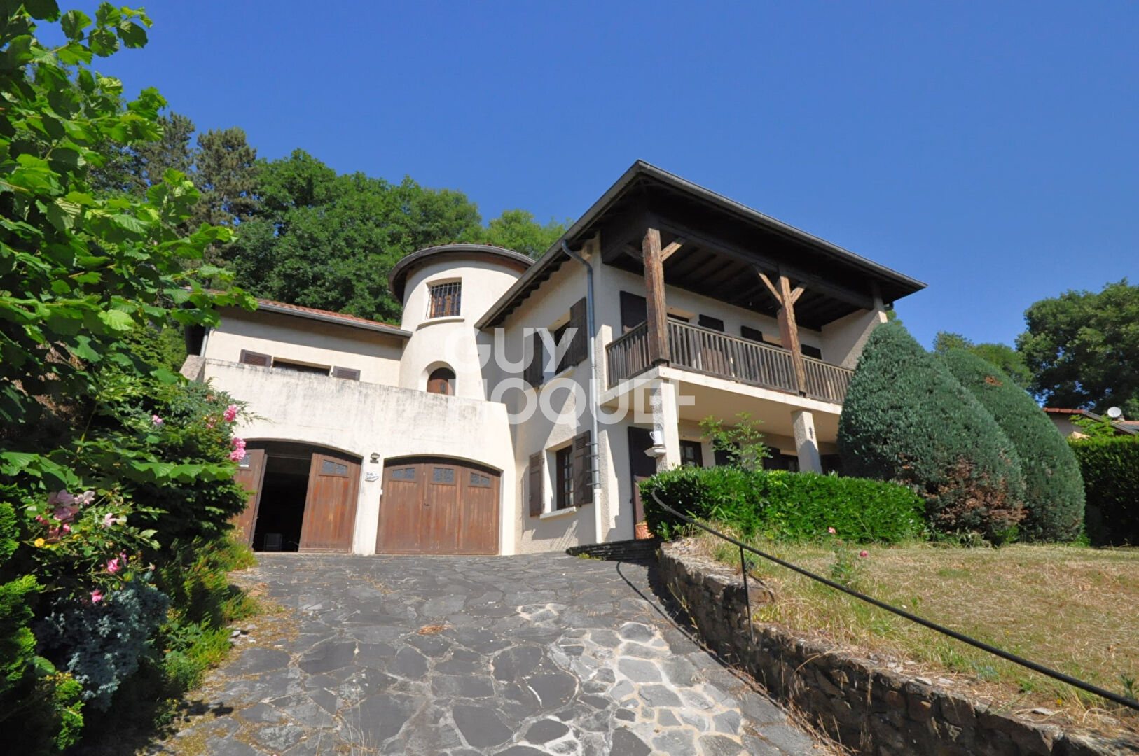 Maison à Saint Symphorien Sur Coise de 163 m² sur un terrain de 1054 m²