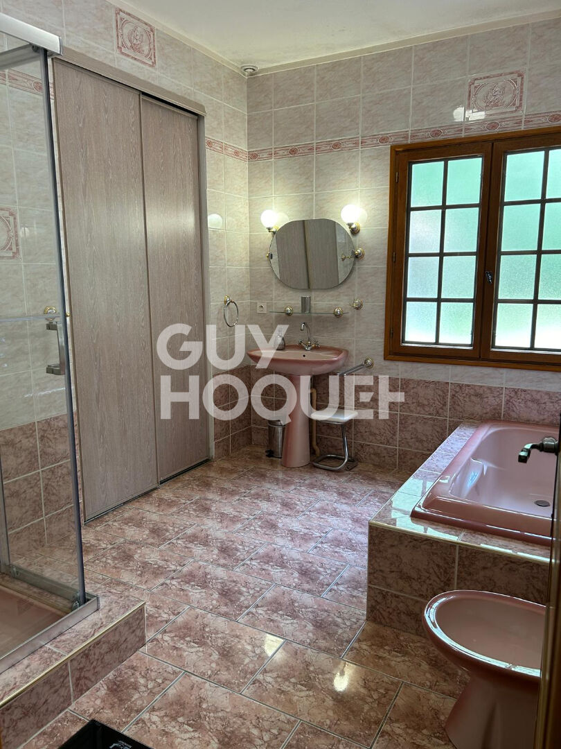 Villa avec piscine et tennis