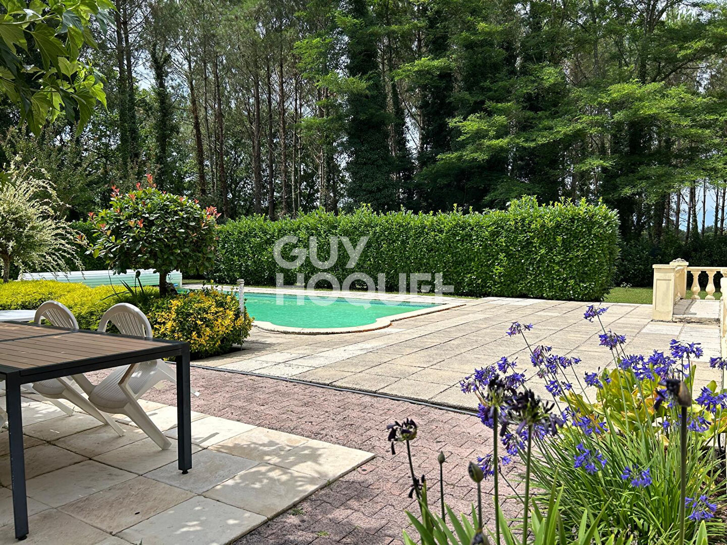 Villa avec piscine et tennis