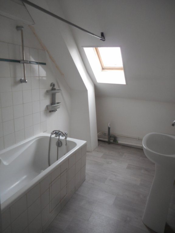 IVRY LA BATAILLE - 47.11 m² en duplex