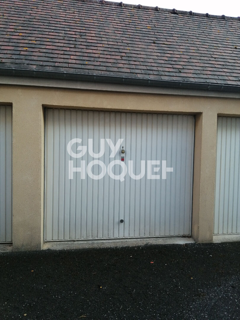 Box HOUDAN proche centre-ville