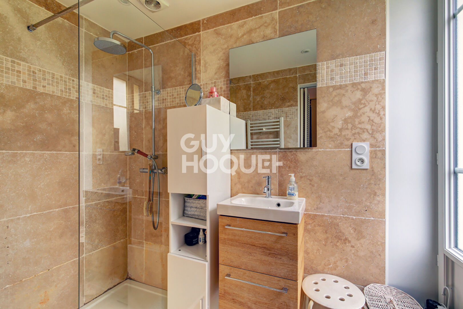 Superbe Demeure Montchauvet SUR 1000M2 de terrain paysagé, 4 chambres