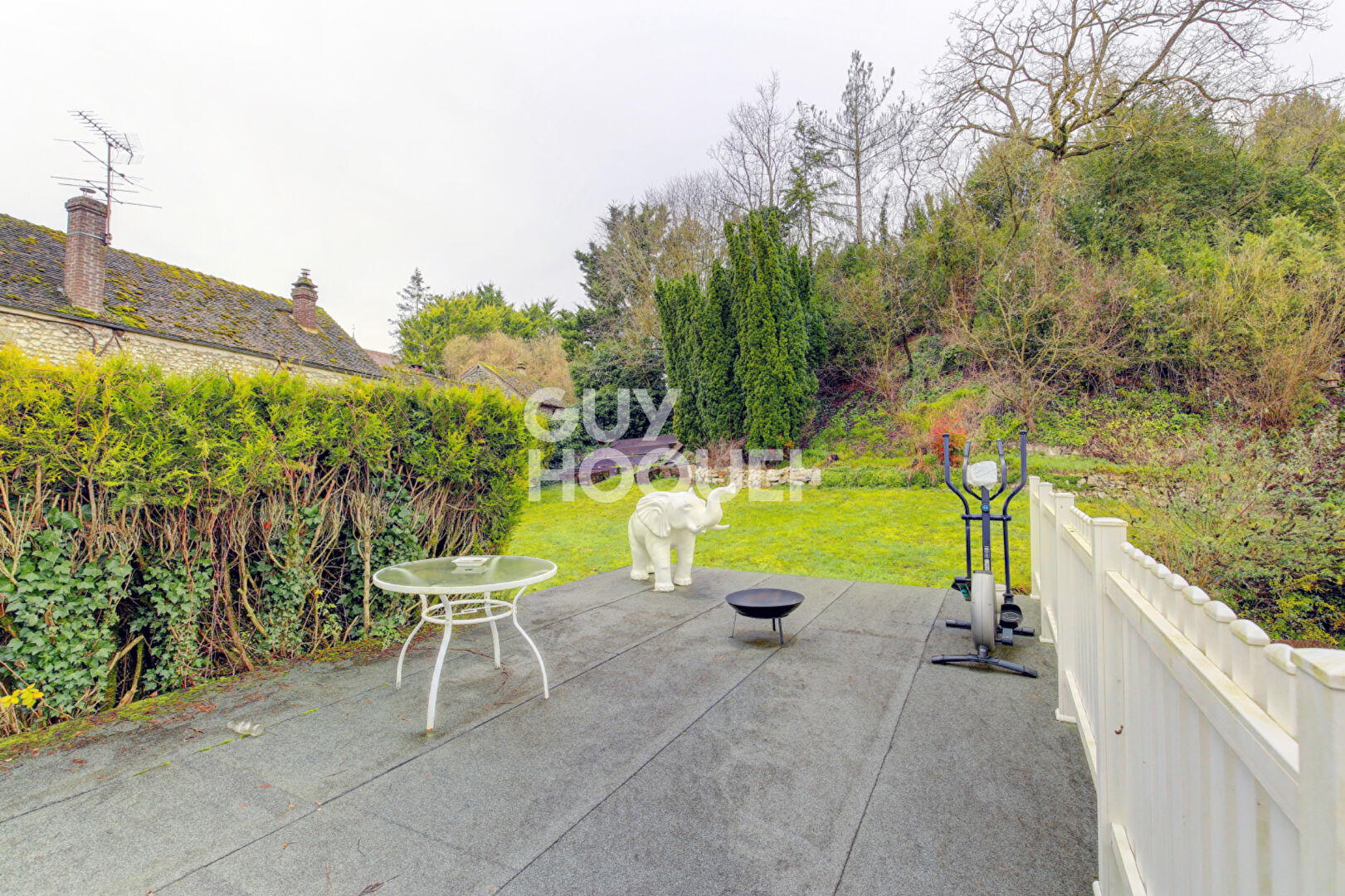 Superbe Demeure Montchauvet SUR 1000M2 de terrain paysagé, 4 chambres