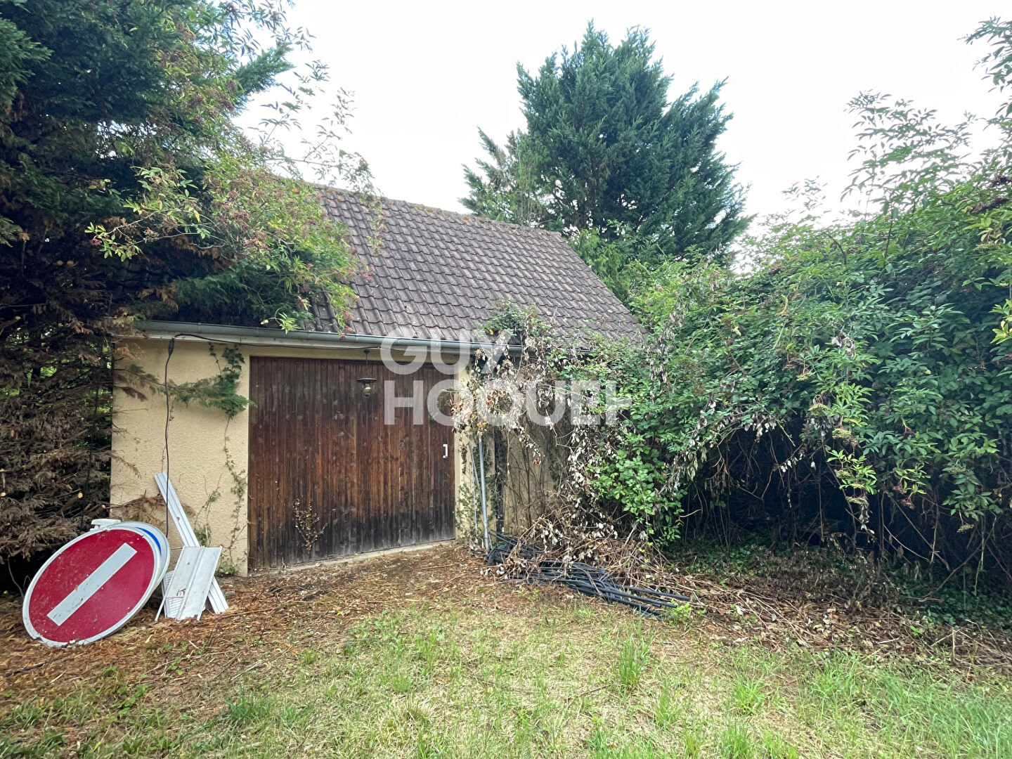 Terrain 1890 m2 avec  une dépendance sur  Ezy Sur Eure